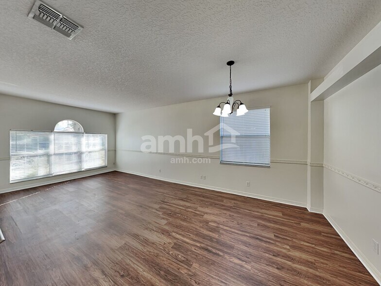 Building Photo - 513 Spring Leap Cir