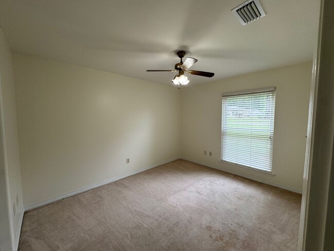 Building Photo - Updated 4/2 in Semmes with Dbl Garage