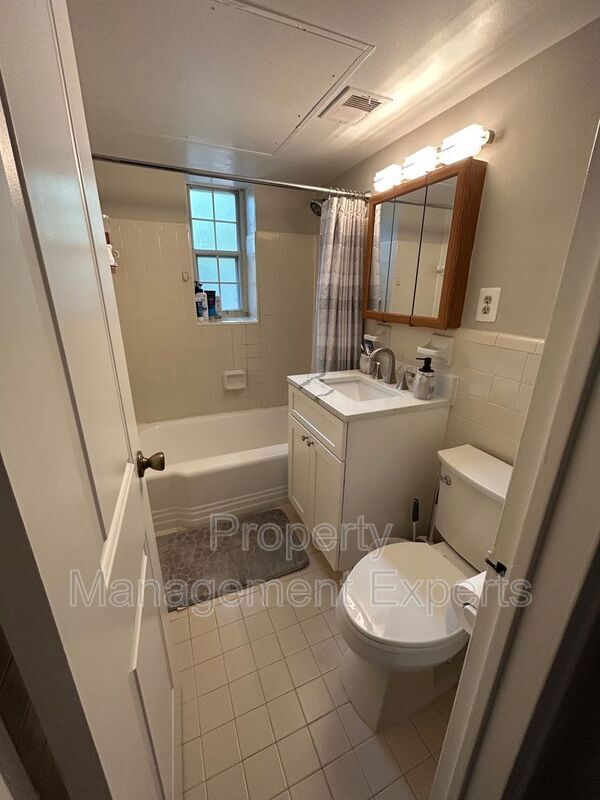 Building Photo - 1322 Fort Myer Dr