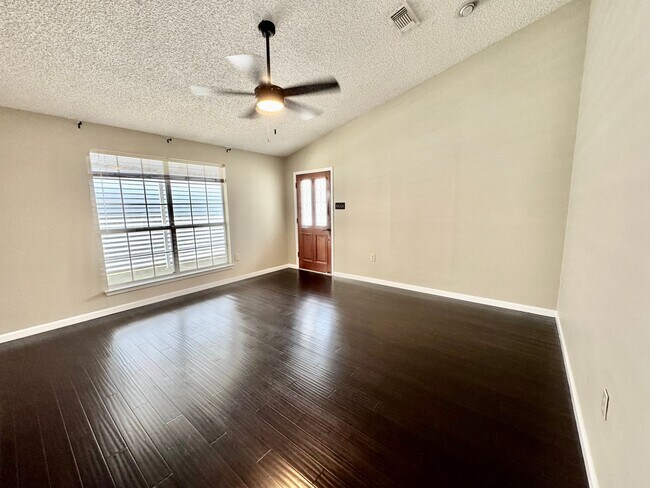Building Photo - 10734 Erin Vale Ave