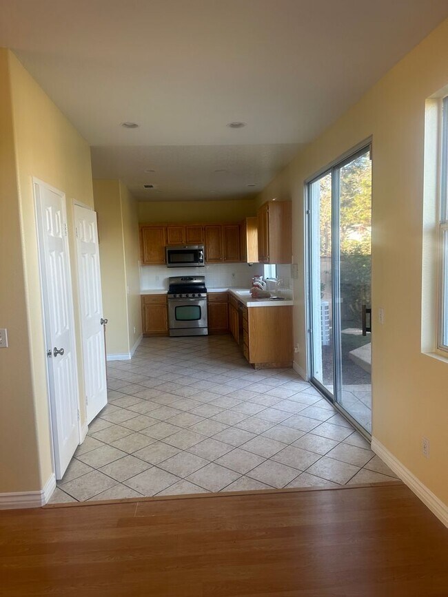 Building Photo - 3 Bedroom(plus loft), 2.5 Bath Home with Stunning Views and Modern Upgrades