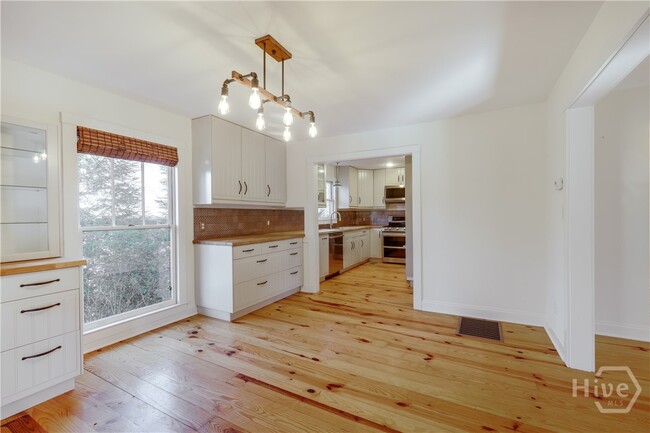 Building Photo - 145 Hendrix Ave