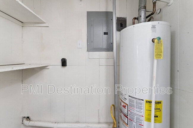 Building Photo - 5026 Locust Ave