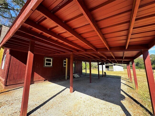 Building Photo - 1560 W County Rd