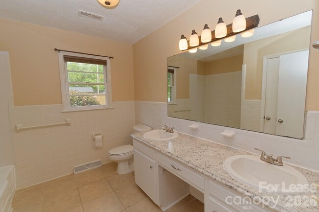 Building Photo - 416 W Pine St