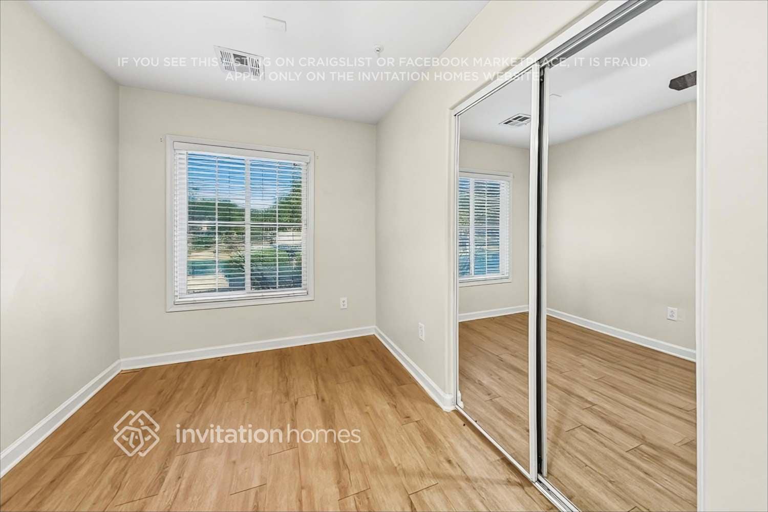 Building Photo - 4084 E Windsor Dr
