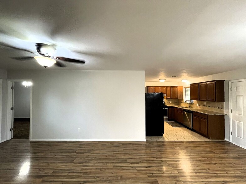 Building Photo - 7400 S Drexel Pl