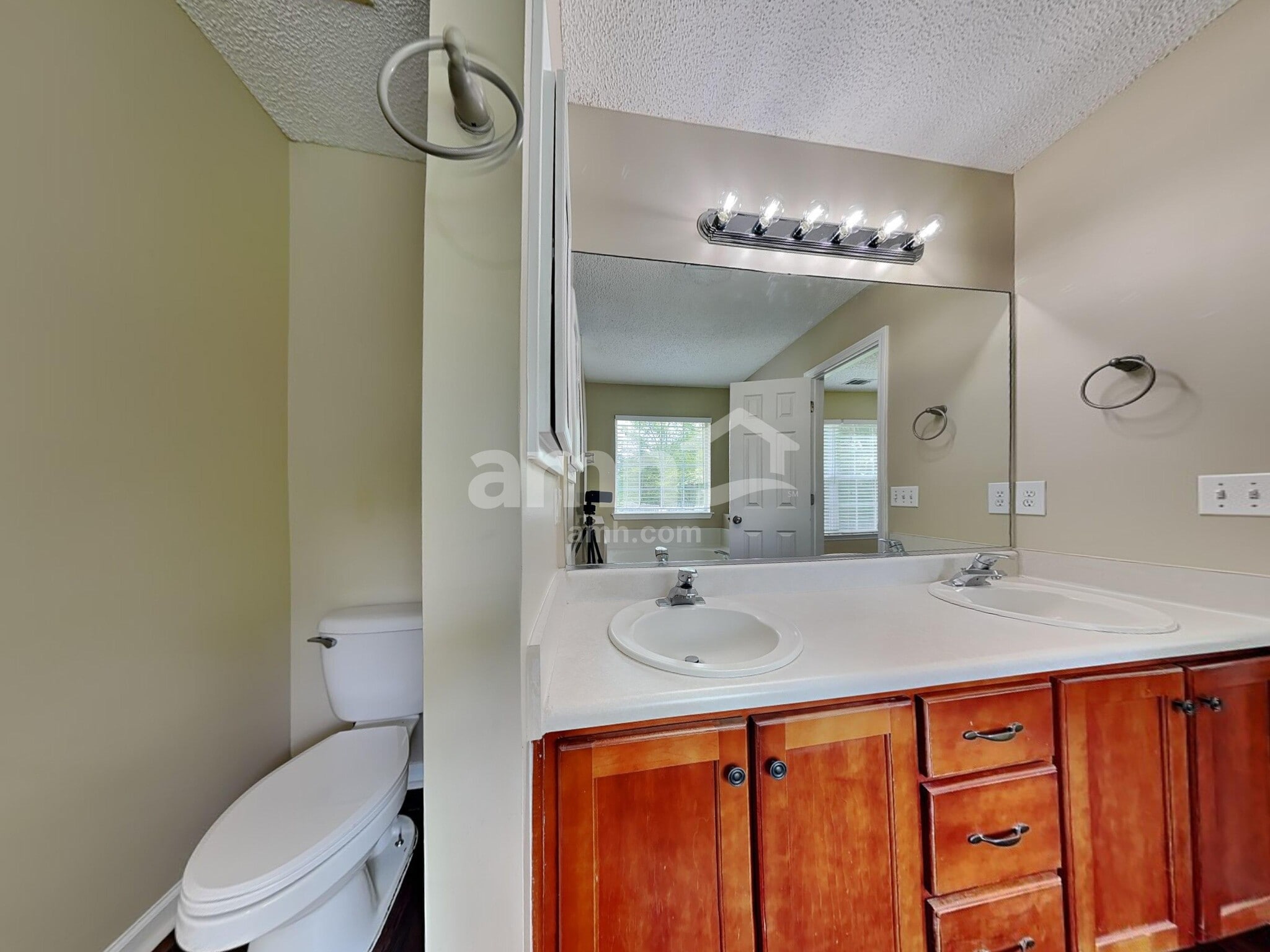 Building Photo - 28 Blue Lake St