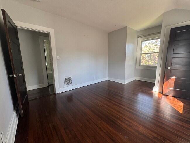 Building Photo - 677 Boston Ave