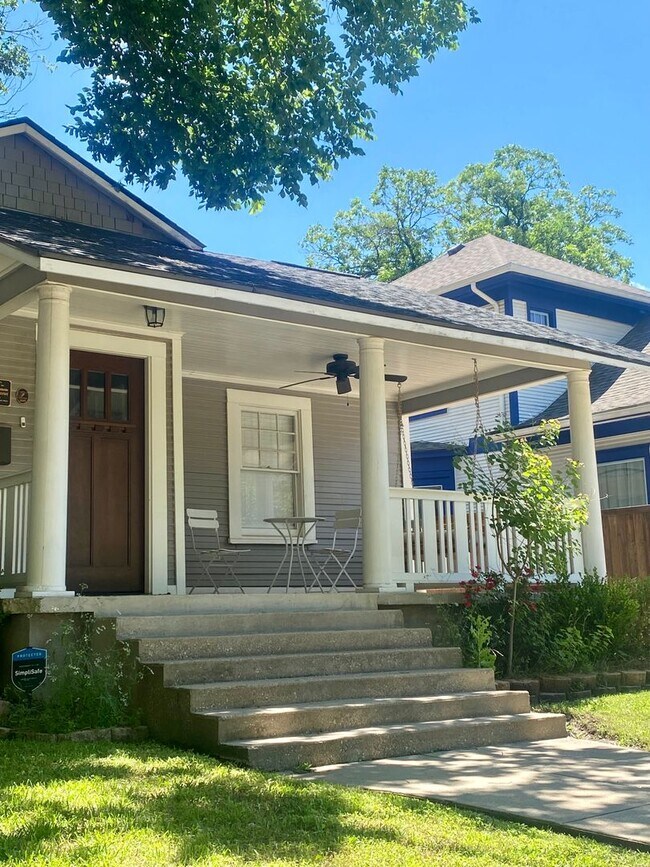 Building Photo - Charming Fairmount Bungalow