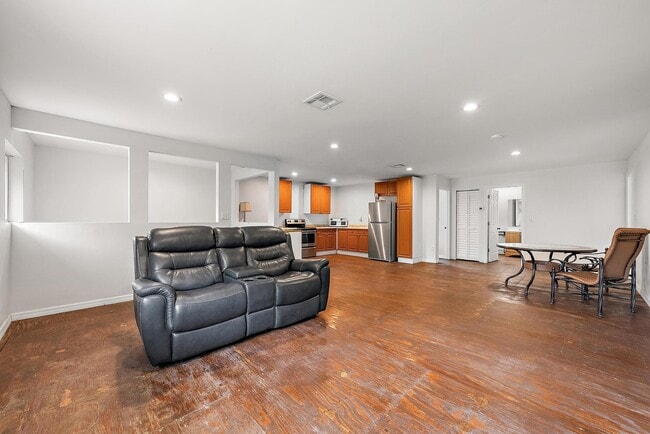 Building Photo - 14339 Collecting Canal Rd