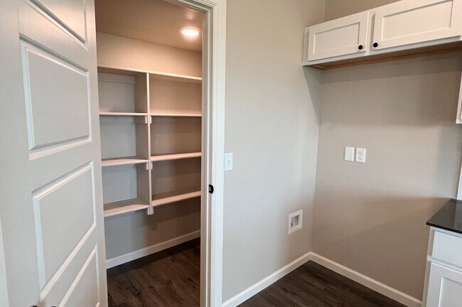 Building Photo - Townhome For Rent NW OKC!