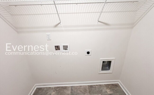 Building Photo - 3-Bed/2.5-Bath Spacious Home/Available Now!