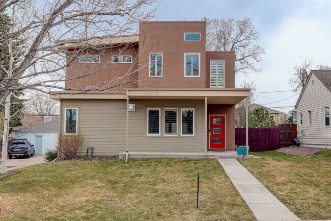 Building Photo - 4 Bedroom 3 Bath With Tons of Character Ne...