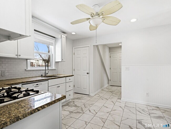 Building Photo - 229 Southfield Ave