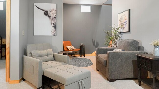 Building Photo - 15955 Bayview Dr NE