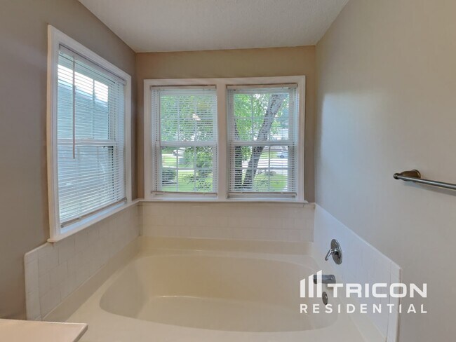 Building Photo - 7205 Spanglers Spring Way