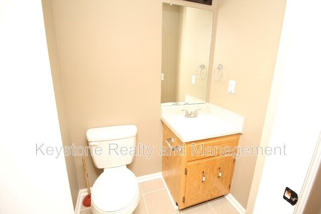 Building Photo - 3834-C Jockey Dr