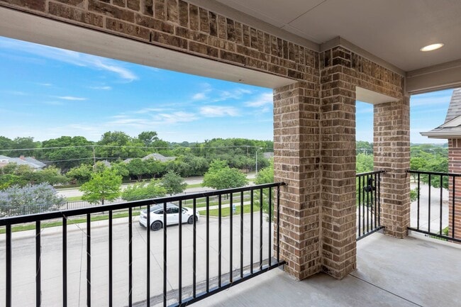 Building Photo - 2464 Castle Ridge Dr