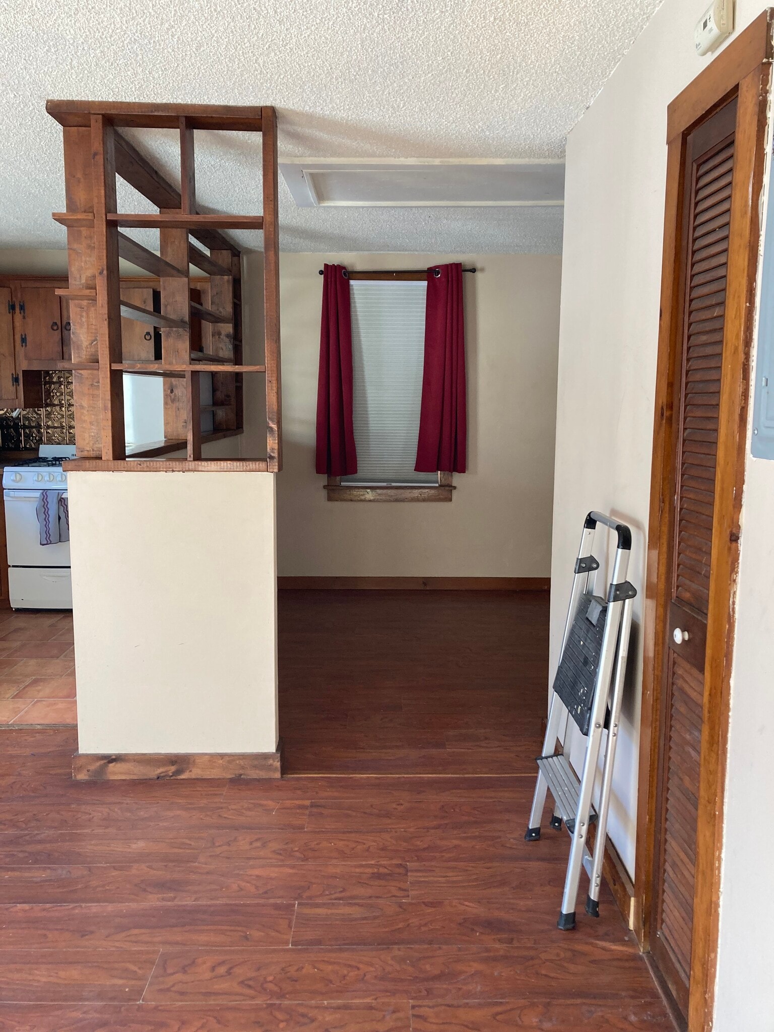 Building Photo - 881 Main St