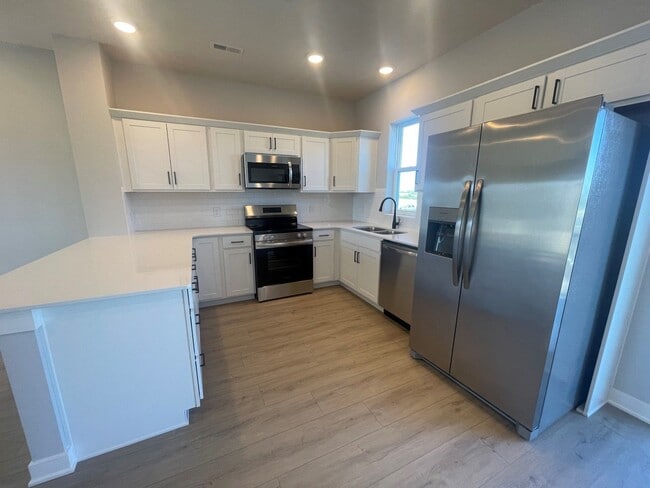 Building Photo - Townhome For Rent Papillion