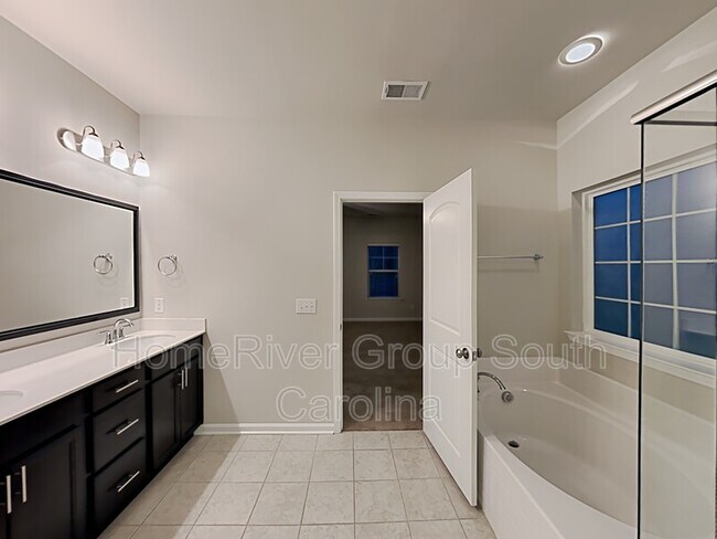 Building Photo - 3147 Mulan Ln