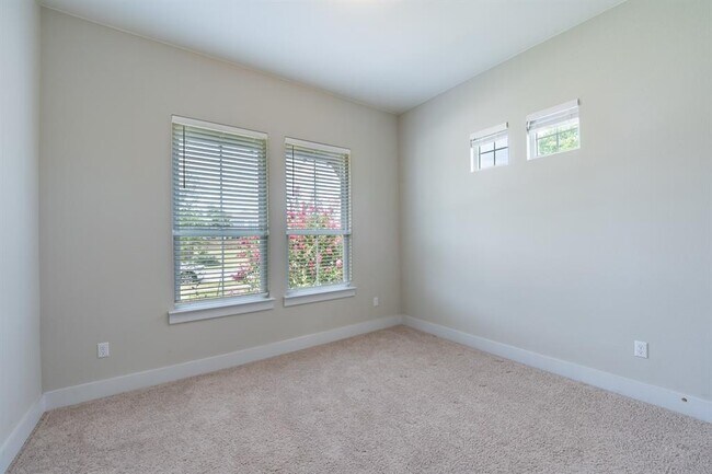 Building Photo - 1012 Heartleaf Dr