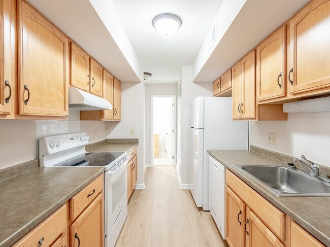 Building Photo - 530 Shorely Dr