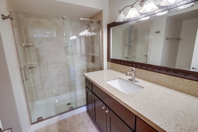 Building Photo - 6960 Golfcrest Dr