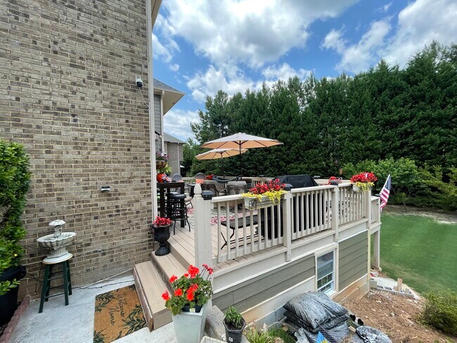 Building Photo - 1430 Juneau Way