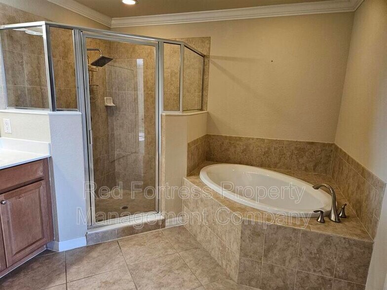 Building Photo - 17451 Old Harmony Dr