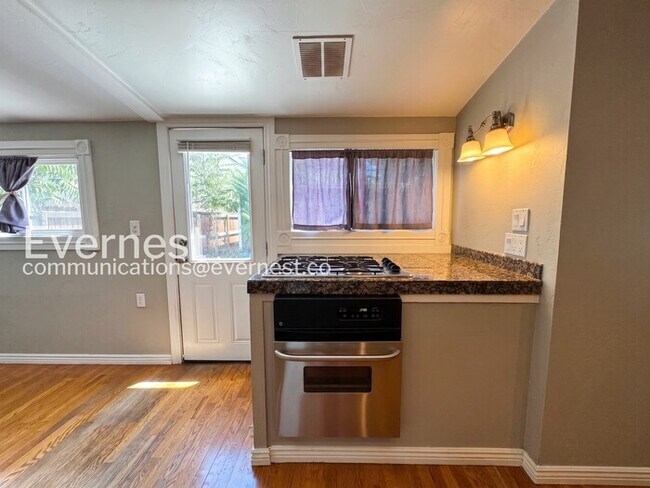 Building Photo - 2-Bed/1-Bath Home/Available Now!