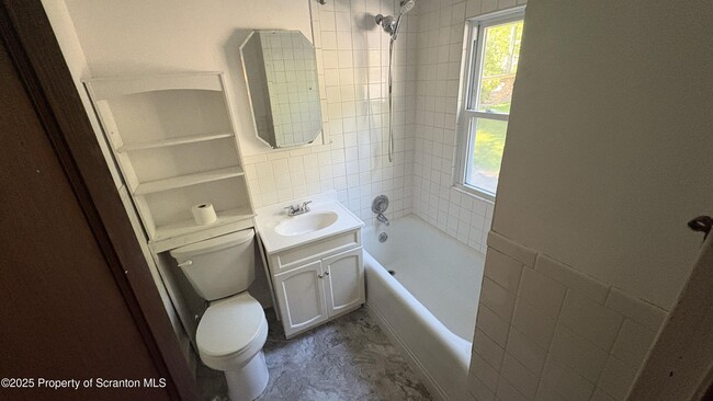 Building Photo - 996 PA-307