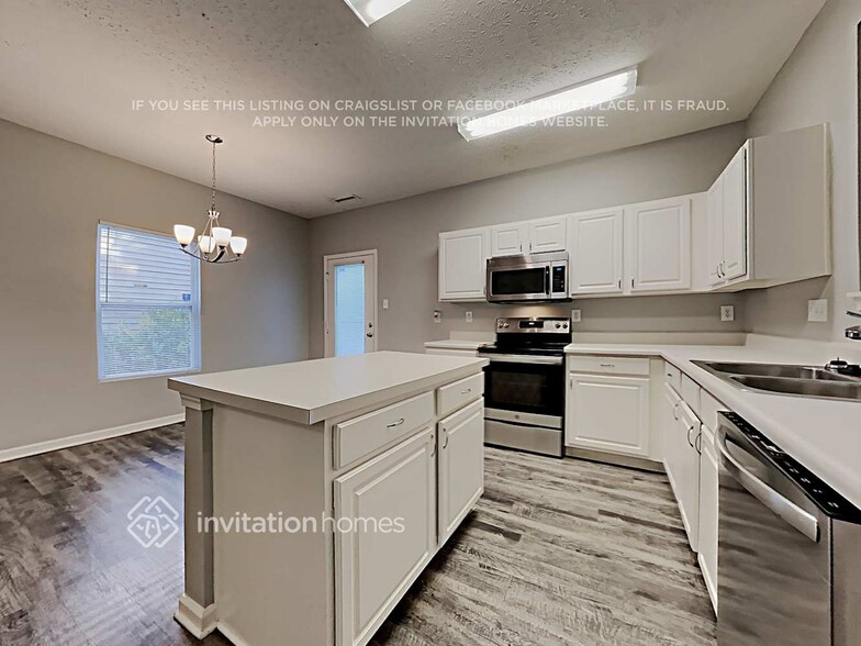 Building Photo - 737 Sinclair Dr