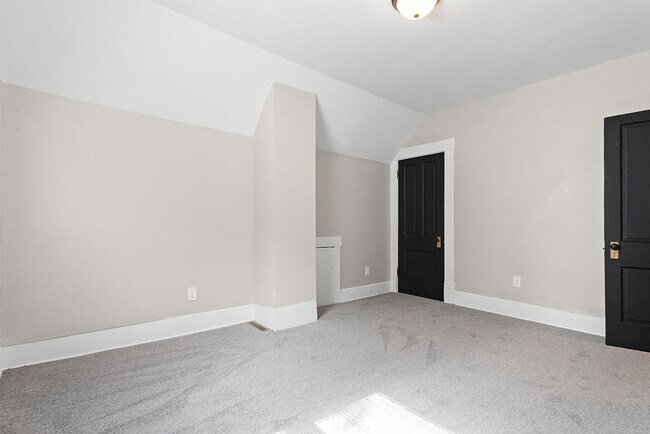 bedroom 2 - 1287 Mooberry St