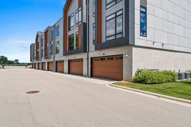 Building Photo - 1071 Brookwood Dr