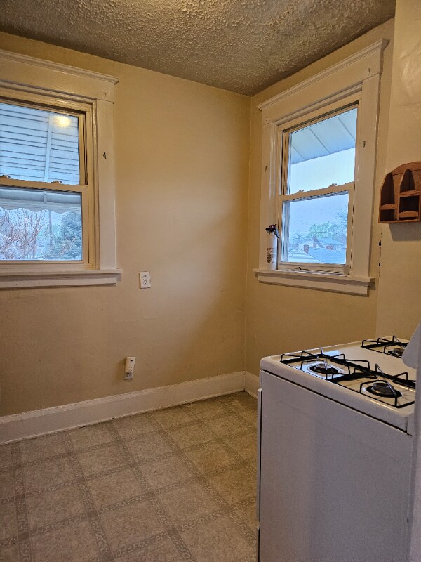 Building Photo - 5257 Rolston Ave
