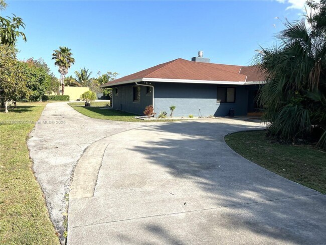 Building Photo - 24595 SW 124th Ave