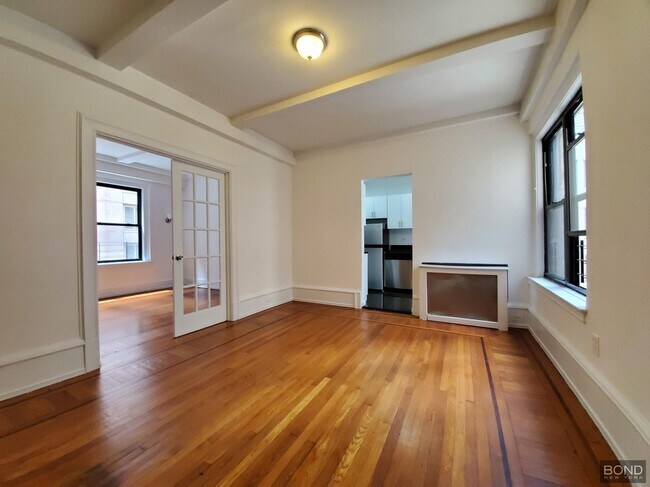Primary Photo - 140 W 55th St