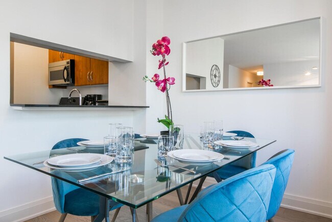 Building Photo - 45 E 33rd St