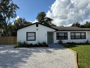 Building Photo - Completely Renovated 3 Bedroom Triplex wit...