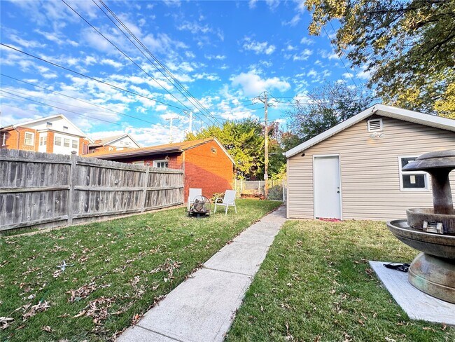 Building Photo - 4250 Michigan Ave