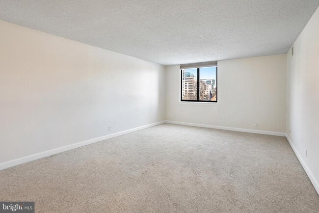 Building Photo - 3800 Fairfax Dr