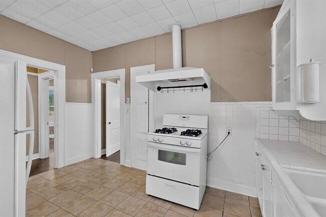 Building Photo - 4211 Avenue B