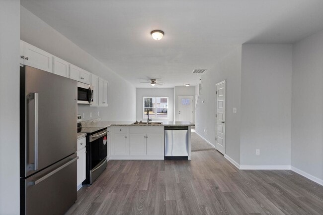 Building Photo - Townhouse For Rent in Holly Ridge