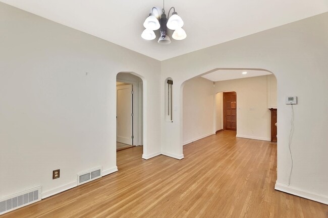 Building Photo - 230 S Minneapolis St