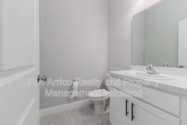 Building Photo - 2609 Village Lakes Blvd