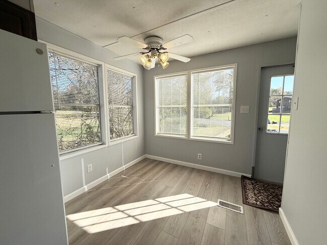 Building Photo - 914 Davenport Rd