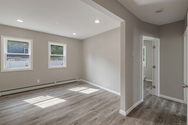 Building Photo - 121 Hillview Ave