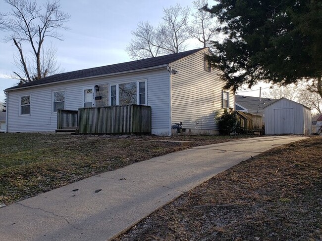 Building Photo - Nice 4 Bed 1.5 Bath Home in KCMO-Available in DECEMBER!!